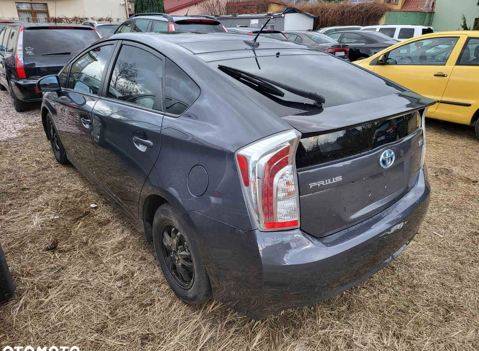 Toyota Prius cena 45000 przebieg: 170000, rok produkcji 2014 z Pruszków małe 37